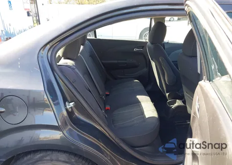 2014 Chevrolet Sonic Lt Manual z USA, uszkodzony, nr VIN 1G1JD5SH5E4230358